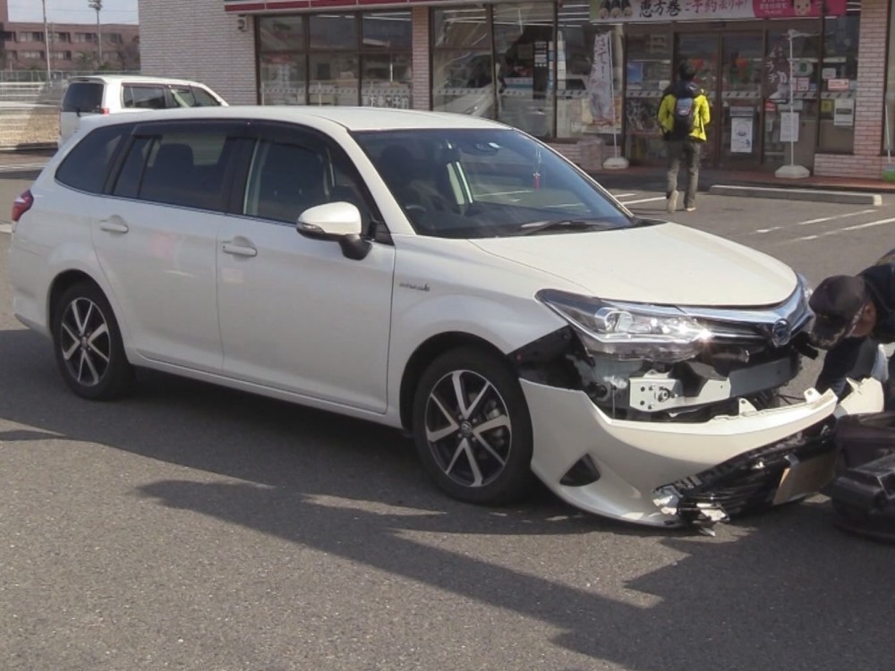 当時店内には客ら7人 79歳男性運転の車 前向き駐車中にコンビニへ突っ込む 踏み間違えた 東海テレビ