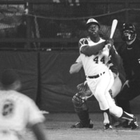 The Braves' Hank Aaron set a new MLB record with the 715th home run of his career in Atlanta on April 8, 1974. | AP / VIA KYODO