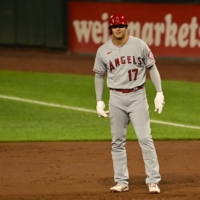 Los Angeles Angels DH Shohei Ohtani takes a lead during the eighth inning against the Baltimore Orioles on Tuesday. | REUTERS / USA TODAY